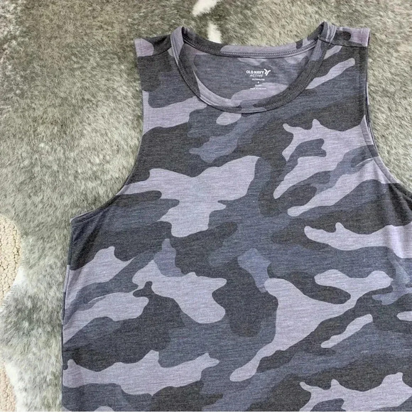 NWT Old Navy Active Camo Top - Picture 2 of 9